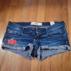 Short shorts hollister size 3